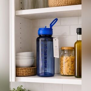 Lululemon Back to Life Clear Bottle 32oz
Straw Lid